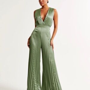 Abercrombie & Fitch Pleated V-Neck Jumpsuit in Sage Green